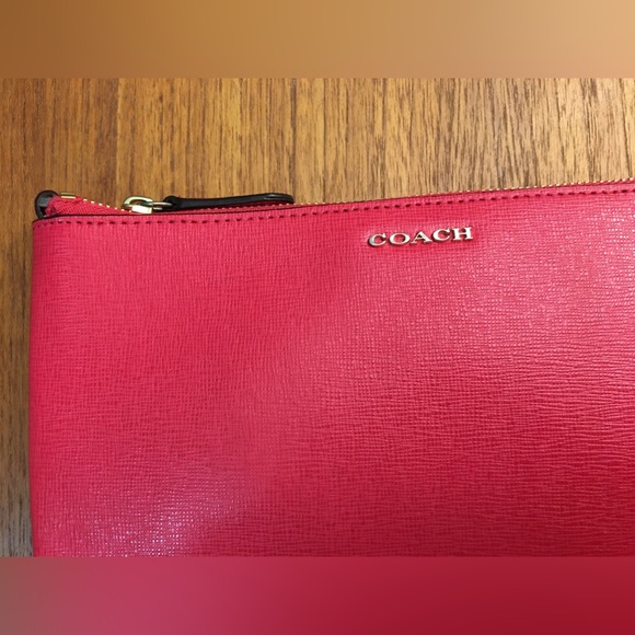 NWOT COACH Hot Pink Leather Handbag w/Buckle Chain Adjustable Strap. Zip closure - Picture 3 of 14